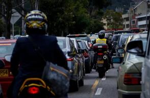 Pese a alerta ambiental, no hay pico y placa para motos en Bogotá, confirma Claudia López Pese a alerta ambiental, no hay pico y placa para motos en Bogotá, confirma Claudia López
