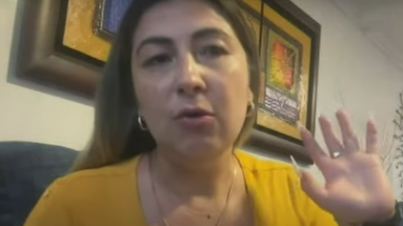 Mujer denuncia cobro de taxi de $100 mil