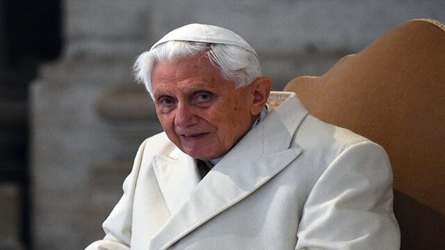 Benedicto XVI atribuye pederastia en el clero a la revolución sexual de los años 60 