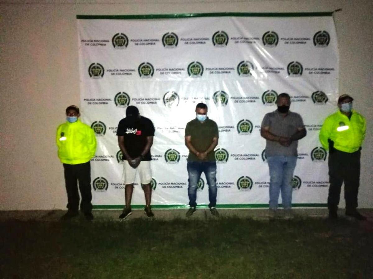 policia y civiles capturados por apropiarse de una tonelada de cocaina en valle del cauca