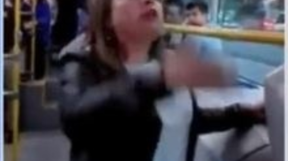 311595_BLU Radio. mujer discute en SITP/ Foto: Captura video cuenta de facebook roloko