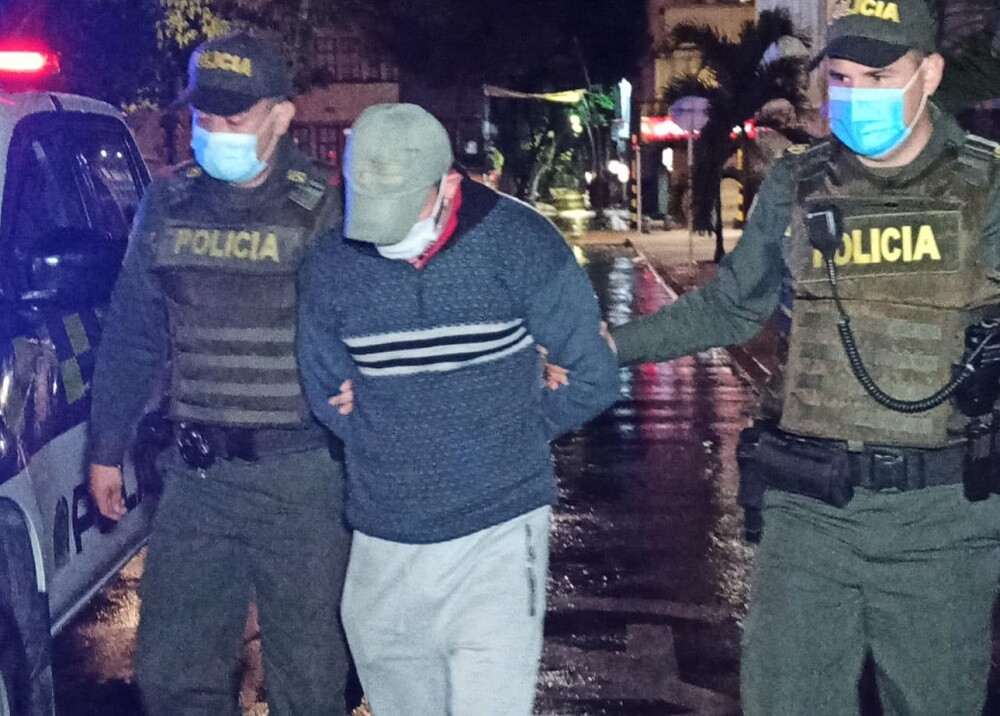 Un terrible hallazgo realizó la comunidad del centro de Bucaramanga, pues encontraron el cadáver de una mujer al interior de una maleta. De inmediato dieron aviso a las autoridades que se desplazaron hasta el basurero para corroborar la información. FOTO CAPTURADO POR ASESINATO.jpg