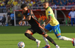 Luis Díaz y Raphinha en duelo por la Copa América de 2024.