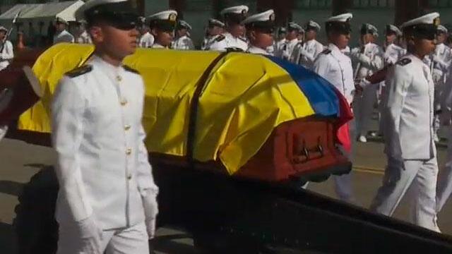 Adiós, marinero de mil batallas: así fue la despedida al almirante Leonardo Santamaría