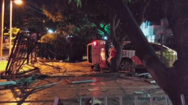 Motociclista fue brutalmente embestido por un carro cuando esperaba el cambio del semáforo