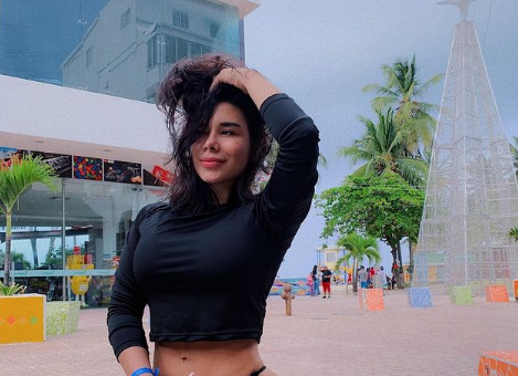 Caleña prometió OnlyFans gratis si reforma tributaria se caía y cumplió