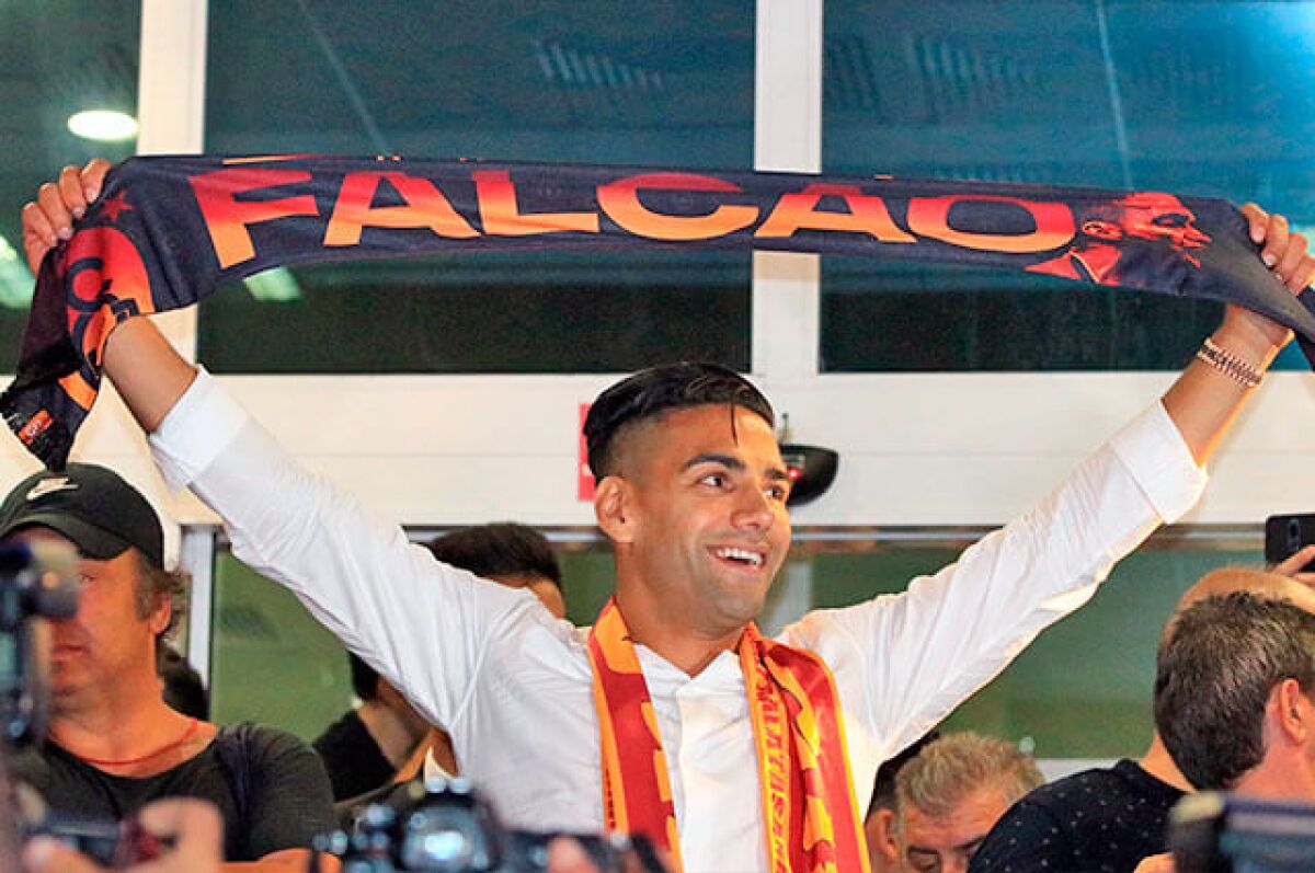 319934_falcaoarribogalatasaray010919afpe.jpg