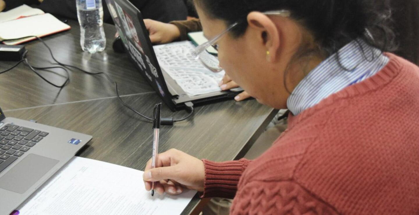 mujer trabajadora colombiana.