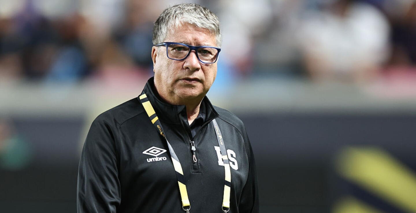  Hernán Darío 'Bolillo' Gómez, DT de la Selección El Salvador. 