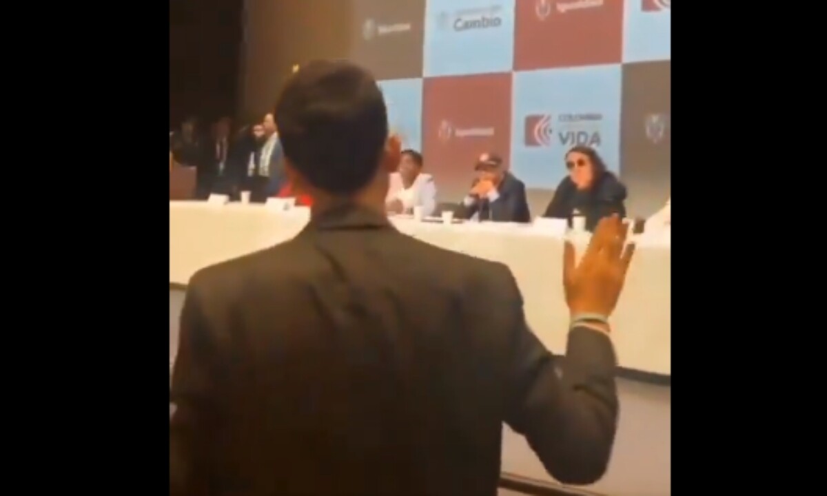 “He vivido el populismo en carne propia”: joven que confrontó a Petro en evento “He vivido el populismo en carne propia”: joven que confrontó a Petro en evento