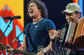 131480_carlos_vives_lo_nuestro.jpg