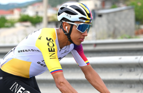 Egan Bernal, ciclista colombiano del INEOS Grenadiers, en la etapa 1 del Giro de Italia 2025