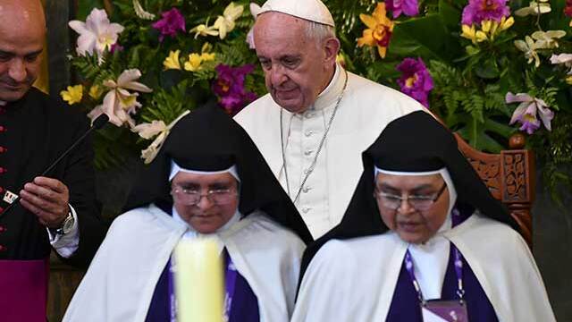 Papa Francisco dice que “la monja chismosa es terrorista”