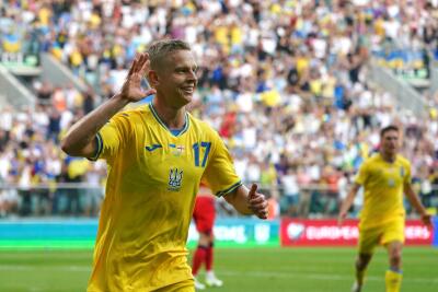 Oleksandr Zinchenko, festejando anotación con la Selección de Urania. Oleksandr Zinchenko, festejando anotación con la Selección de Urania.