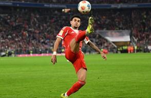 Luis Díaz marcó triplete con Bayern Múnich en la Bundesliga.