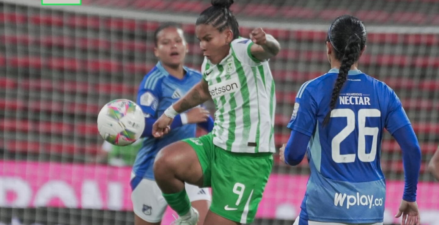 Acción de juego entre Nacional y Millonarios femenino por la Liga BetPlay femenina 2025.