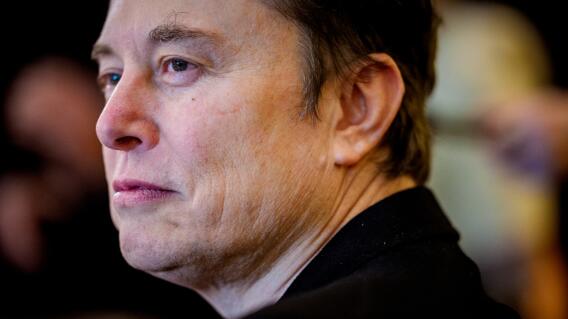 Elon Musk, exasesor principal de la Casa Blanca y director ejecutivo de Tesla y SpaceX, asiste a una reunión de gabinete en la Casa Blanca el 30 de abril de 2025 en Washington, D.C. Elon Musk, exasesor principal de la Casa Blanca y director ejecutivo de Tesla y SpaceX, asiste a una reunión de gabinete en la Casa Blanca el 30 de abril de 2025 en Washington, D.C.