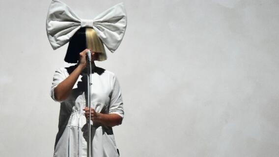 6324_La Kalle - Sia publicó foto desnuda antes de que la chantajearan - Foto referencia AFP 6324_La Kalle - Sia publicó foto desnuda antes de que la chantajearan - Foto referencia AFP