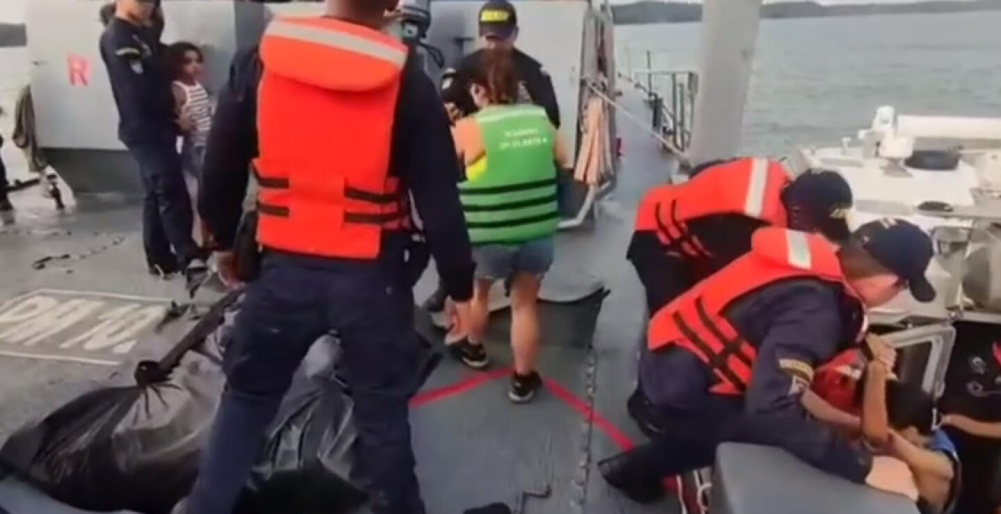 Crueldad: los asaltaron en alta mar y los dejaron abandonados en el agua, uno murió