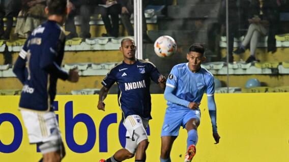 Acción de juego en el duelo entre Bolívar vs. Millonarios, por Copa Libertadores. Acción de juego en el duelo entre Bolívar vs. Millonarios, por Copa Libertadores.