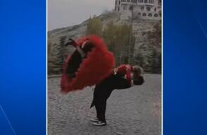 Millones le siguen el ritmo a este artista de marionetas