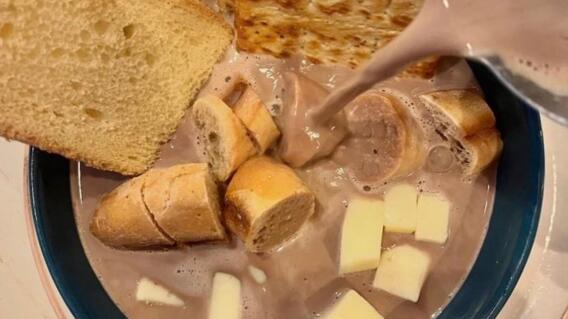 El migao es un plato tradicional colombiano, especialmente popular en las zonas rurales del altiplano cundiboyacense y Antioquia. 