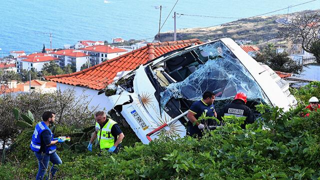 Tragedia en Portugal: al menos 28 muertos deja accidente de bus turístico Tragedia en Portugal: al menos 28 muertos deja accidente de bus turístico