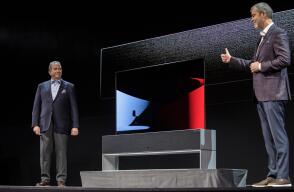 324334_BLU Radio, Televisor enrollable / Foto: AFP