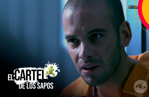 Pepe descubre que su trato con la DEA no va como él espera. Pepe descubre que su trato con la DEA no va como él espera.