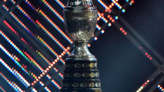 337741_BLU Radio. Trofeo de la Copa América / Foto: AFP 337741_BLU Radio. Trofeo de la Copa América / Foto: AFP