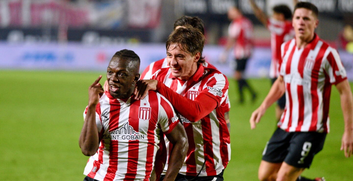Edwuin Cetré marcó un golazo de chilena con Estudiantes de la Plata. 