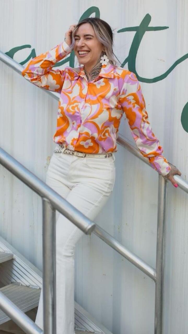 Mujer dice ganar cientos de dólares gracias a que vende sus eructos en una bolsa: “Mis clientes están extasiados”