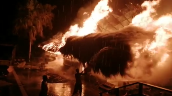 346665_BLU Radio// Incendio en hotel Ecohabs en Taganga. Foto: Suministrada