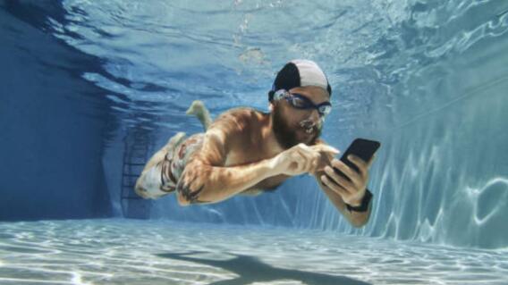 Celulares que se pueden meter al agua: le contamos cuáles son y cómo cuidarlos fácilmente Celulares que se pueden meter al agua: le contamos cuáles son y cómo cuidarlos fácilmente