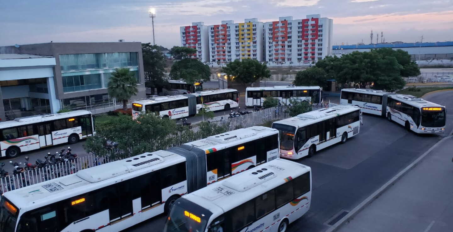 355259_BLU Radio// Transmetro. Foto: Prensa Transmetro