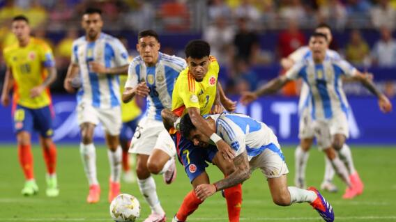 Acción de juego entre Colombia y Argentina, por la final de la Copa América. Acción de juego entre Colombia y Argentina, por la final de la Copa América.