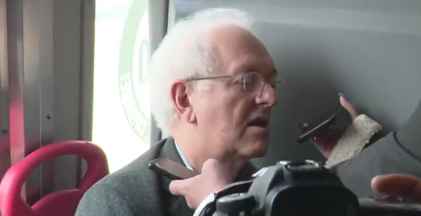 Ministro Ocampo montó en Transmilenio para llegar a Soacha y socializar Plan Nacional de Desarrollo