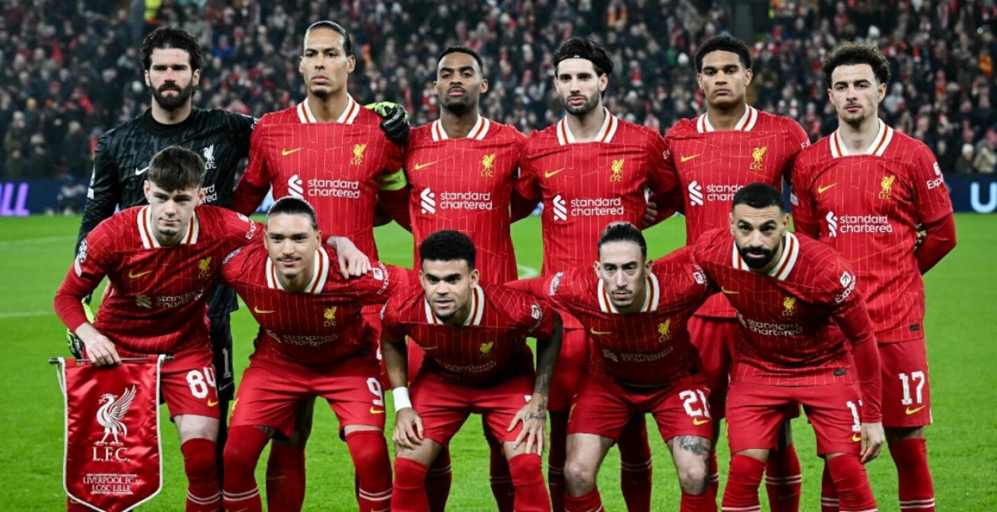 Darwin Núñez en la formación de Liverpool en un juego en la temporada. 