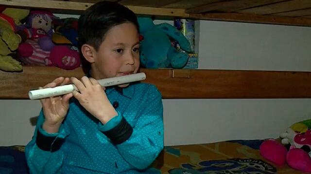 Niño flautista que acompañó a André Rieu recibió un regalo para que siga creciendo como músico
