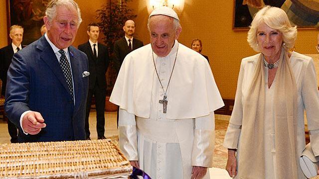 Papa Francisco se reunió con el príncipe Carlos de Inglaterra y Camila Parker