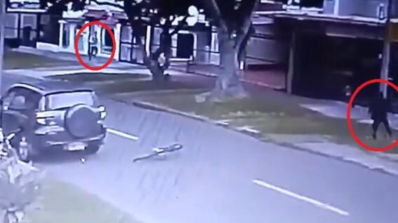 Video muestra cómo señalado feminicida de Natalia Vásquez intenta huir y es interceptado Video muestra cómo señalado feminicida de Natalia Vásquez intenta huir y es interceptado