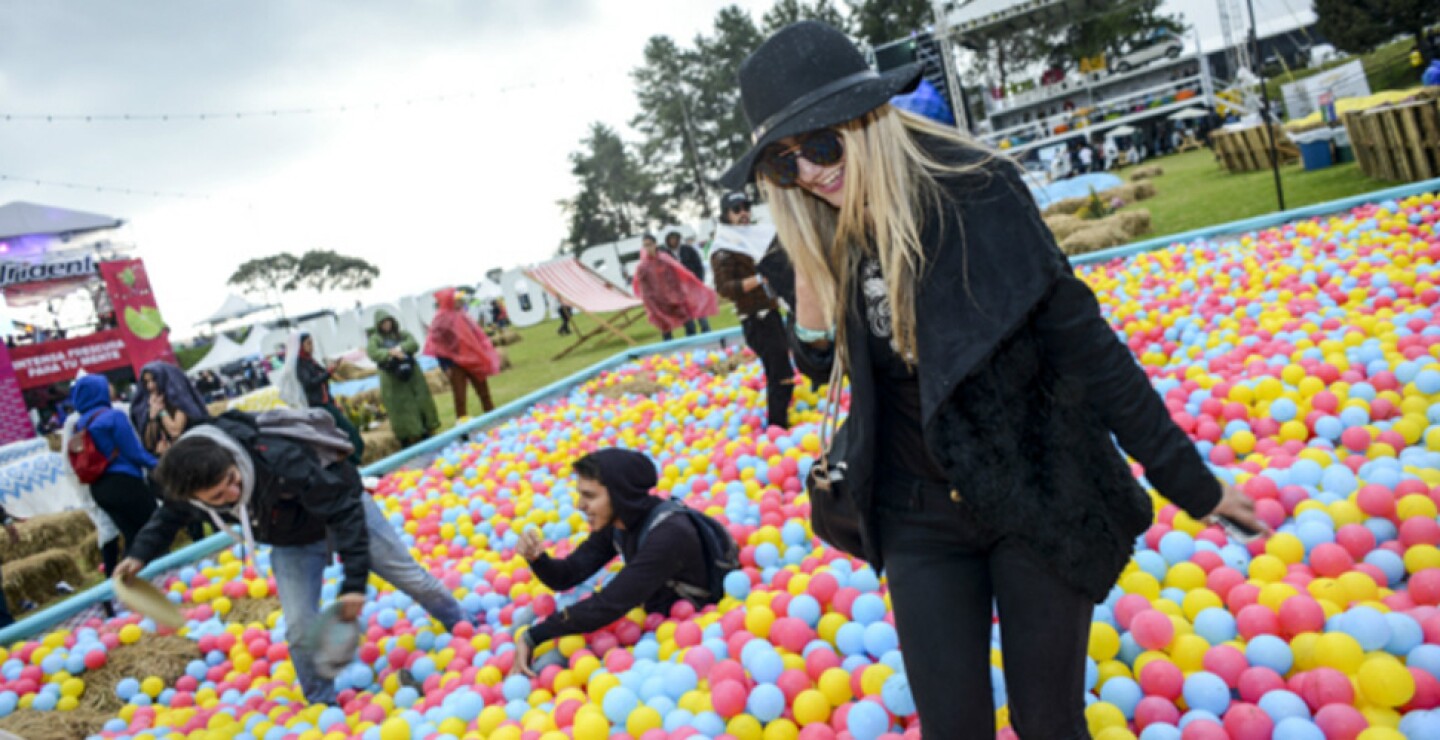 596272_stp_0000s_0013_estereo_picnic_13.jpg