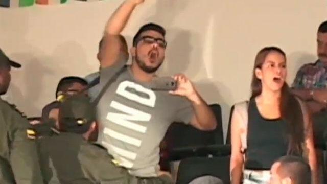 En medio de rechiflas, fue condecorado Alejandro Ordoñez en Asamblea de Santander