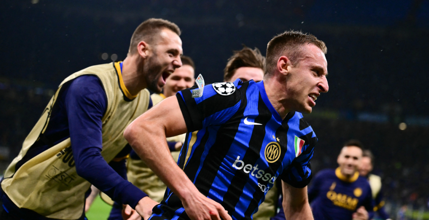 Jugadores de Inter festejando gol en Champions, contra el Barcelona FC.