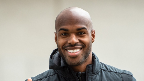 Óscar Estupiñán, delantero colombiano que milita en el Hull City.