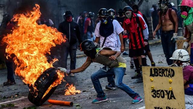 Primeras 24 horas de huelga contra la Constituyente en Venezuela dejan tres muertos