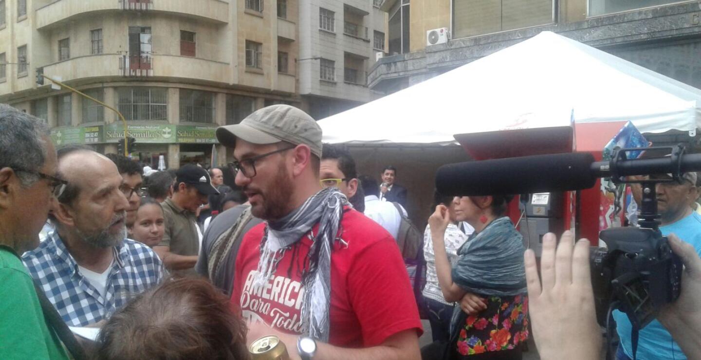 286698_Blu Radio / Con banderas y canticos cientos de caleños celebraron dejación de armas de las Farc / Foto: Cortesía