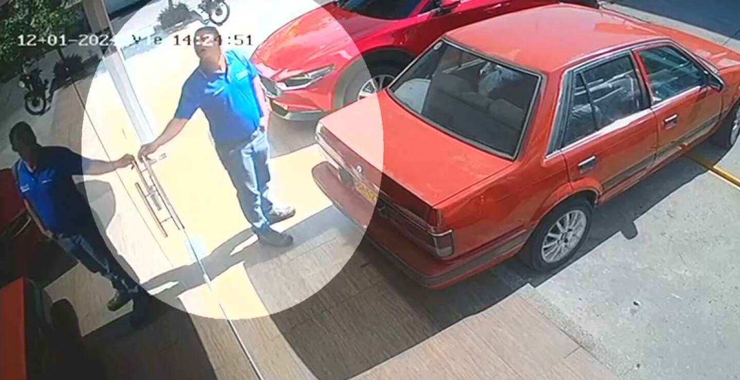 Video: hombre se salvó, casi de milagro, de ser aplastado en una gasolinera de Valledupar
