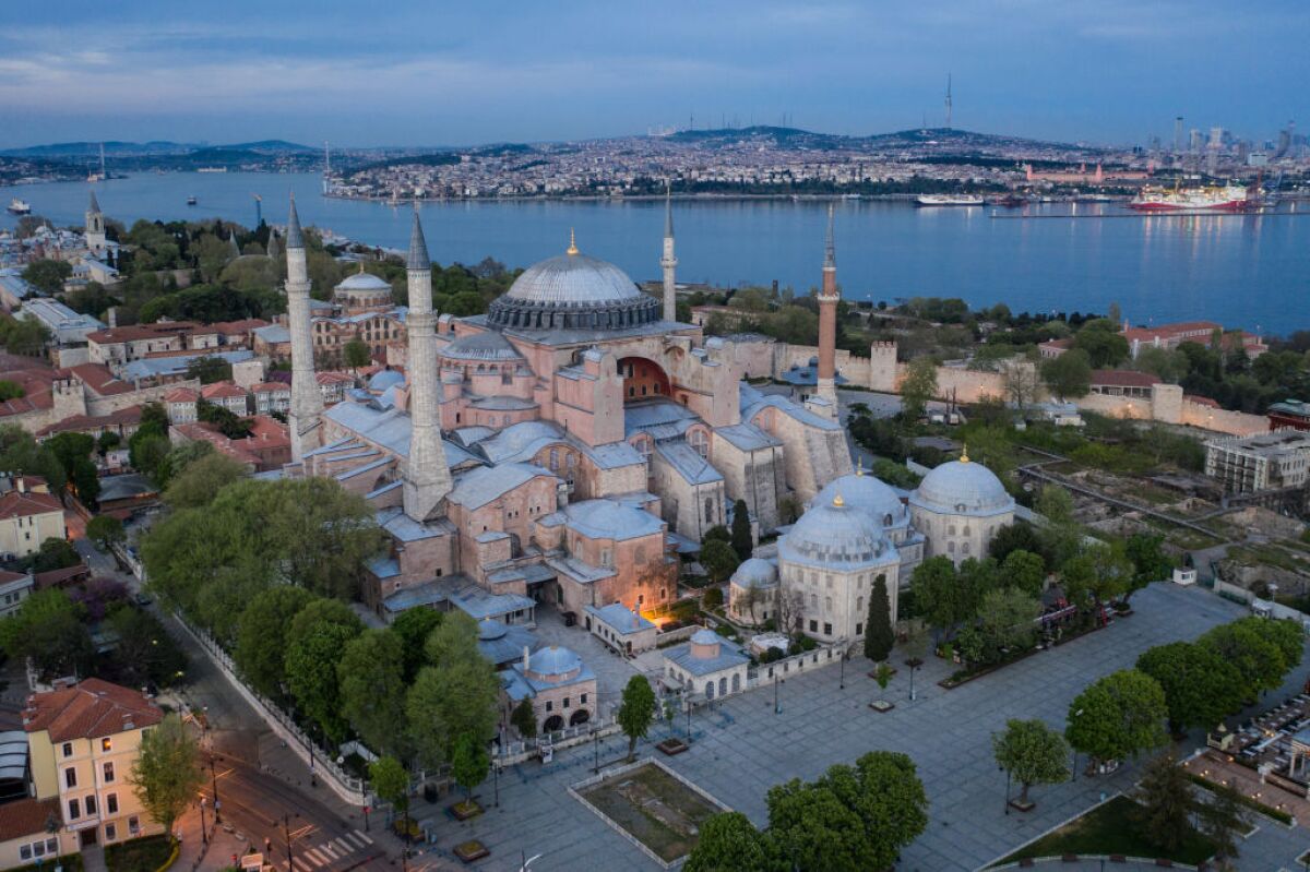 Turkey Continues Weekend Lockdown During Coronovirus Pandemic