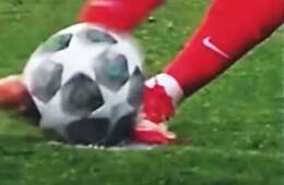 Tiro penalti.